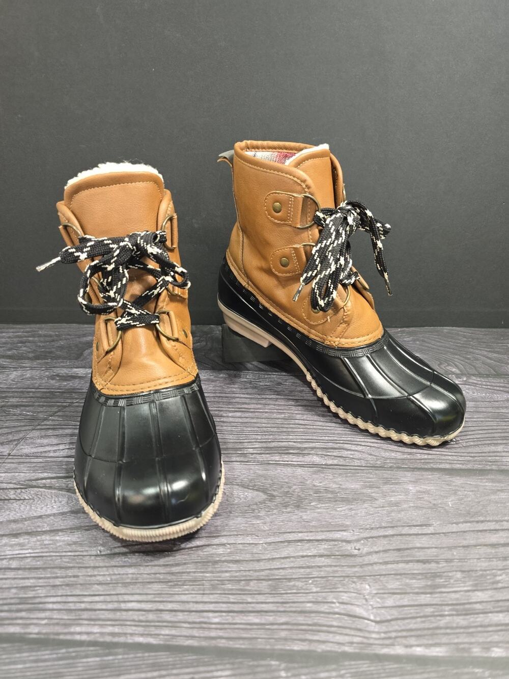 Magellan Outdoors Women’s Duck Boots Size 6 Plaid Fleece Lined Winter Tan Black